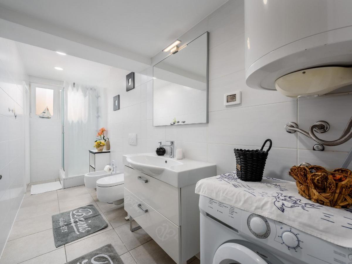 Casa Astrid By The Sea In Porec Bagian luar foto